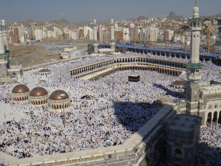 Un peregrino se suicida desde la Mezquita de La Meca y hiere a dos personas
