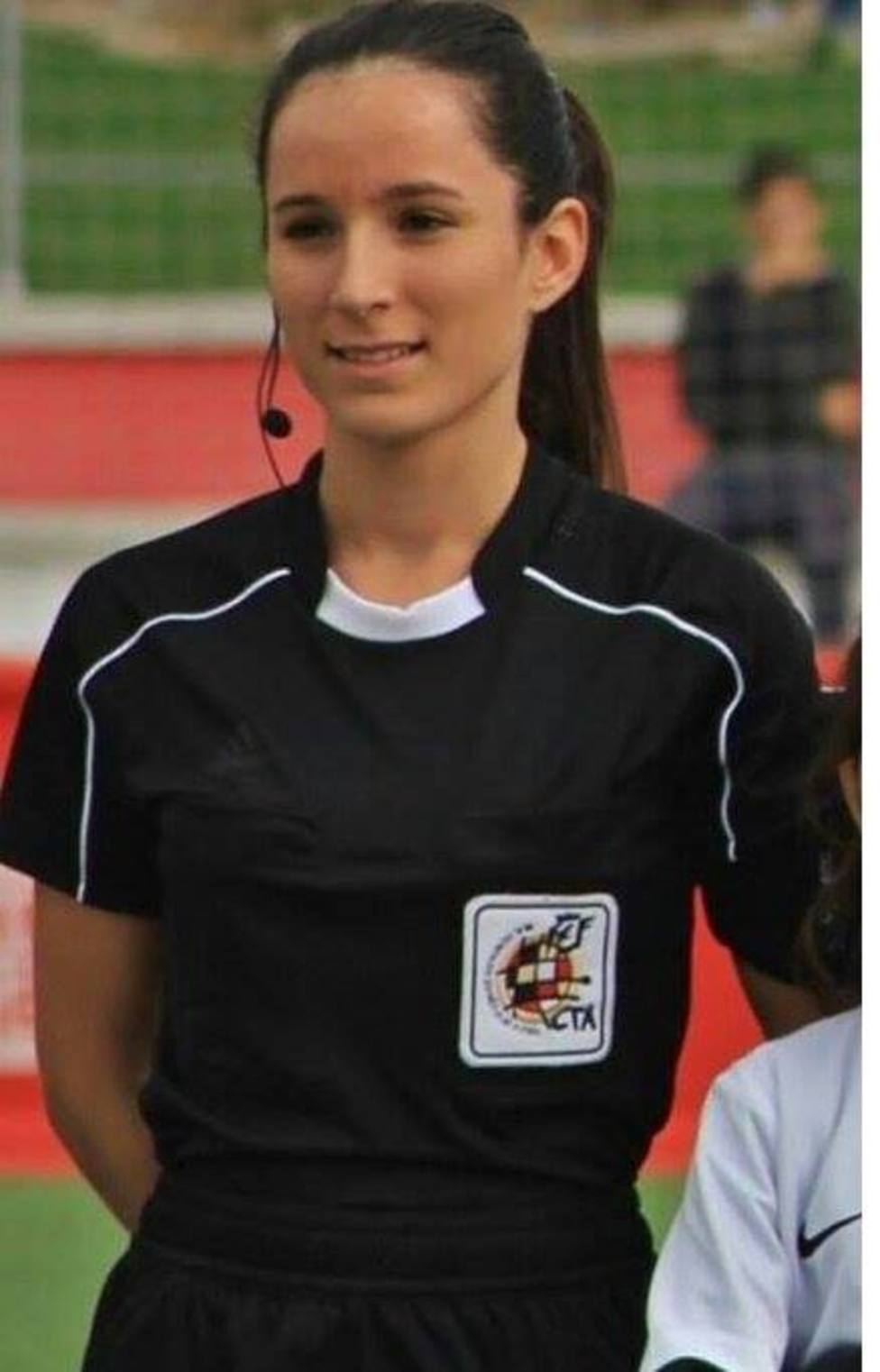 Miriam Morales, asistente en el clásico del fútbol femenino.