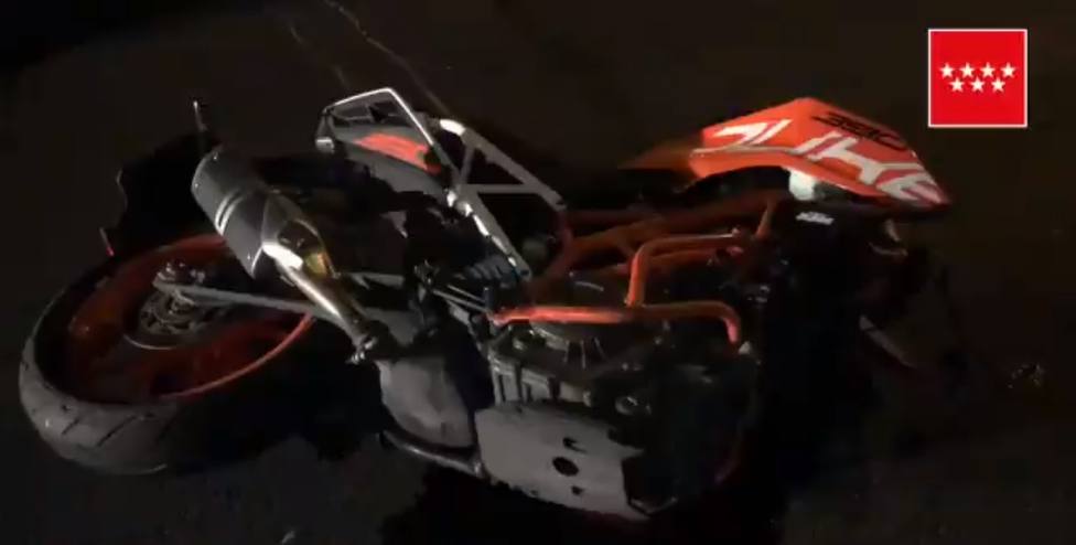 Muere un joven de 24 años tras chocar la moto en la que viajaba con un coche aparcado en Collado Villalba (Madrid)
