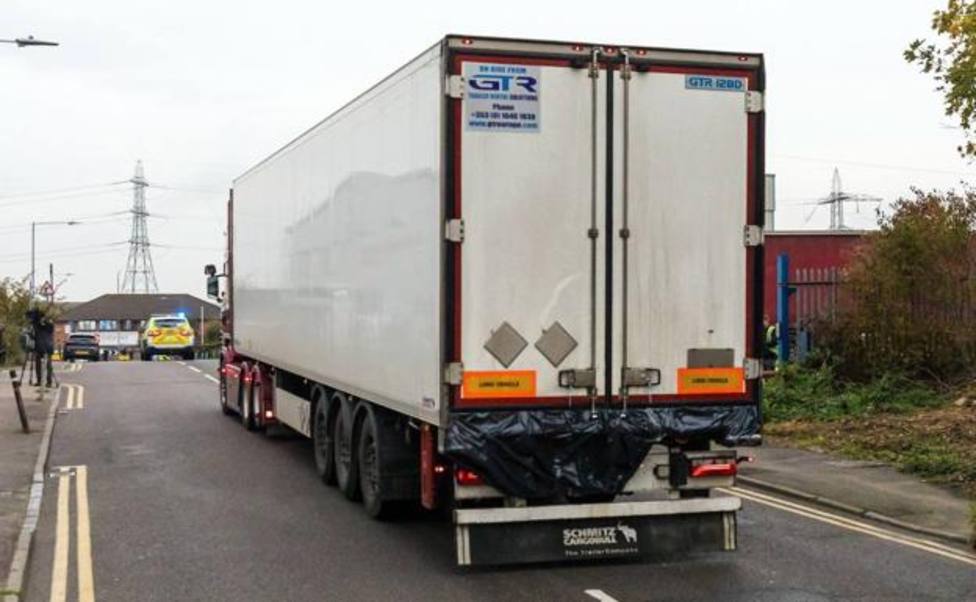 Detenido un hombre por conducir un camión con 15 personas en su interior en el sur de Reino Unido