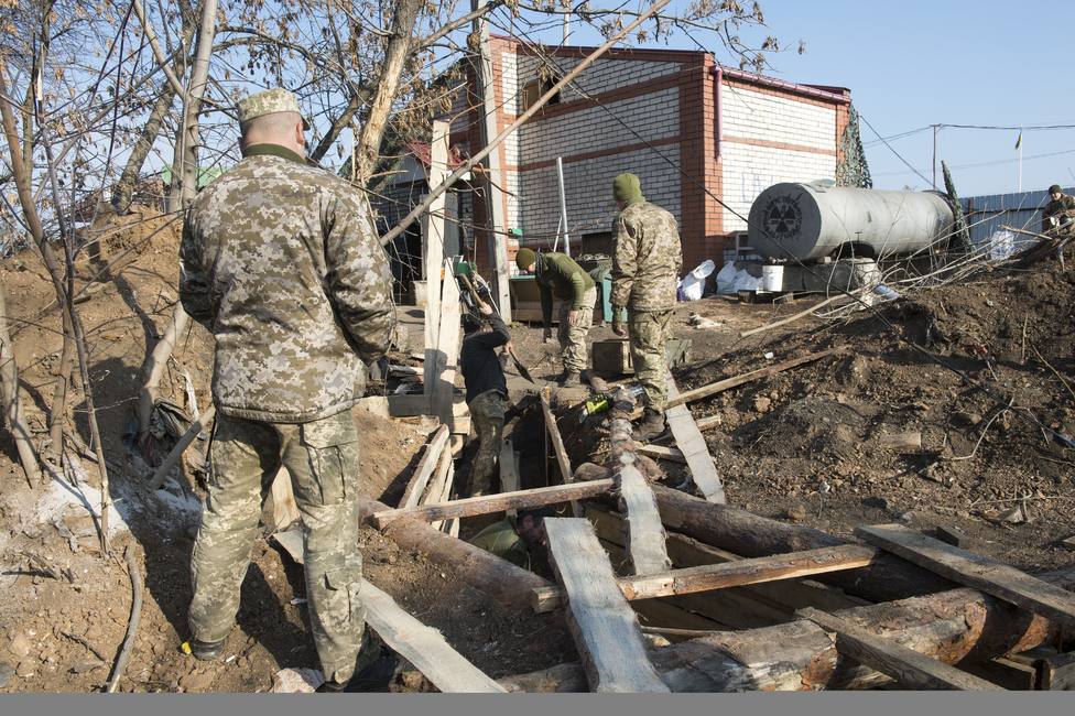 Las fuerzas del conflicto en Ucrania inician la retirada de la ciudad de Petrivske, en el frente de Donbás