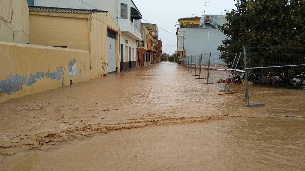 Regresan a sus casas vecinos desalojados en Los Alcázares tras remitir la lluvia
