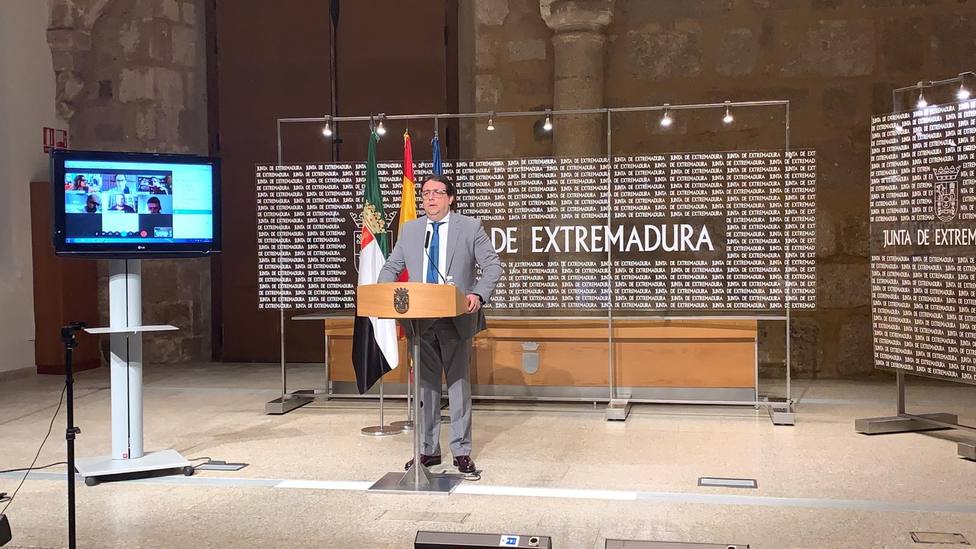 José María Vergeles, consejero de Sanidad y Servicios Sociales de la Junta de Extremadura en rueda de prensa