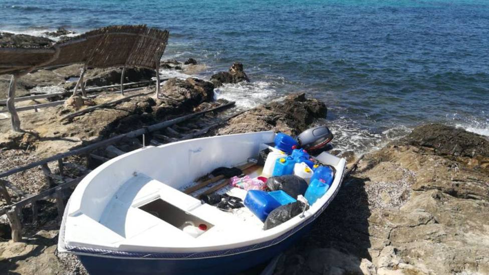 Positivo en coronavirus uno de los siete migrantes llegados en patera a Formentera