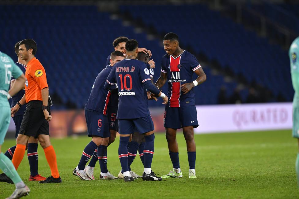 El PSG se impone por seis goles al Angers y se coloca a un punto del líder, el Rennes