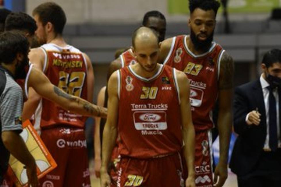 Real Murcia Baloncesto opone poca resistencia a Tau Castelló en el debut (58-86)
