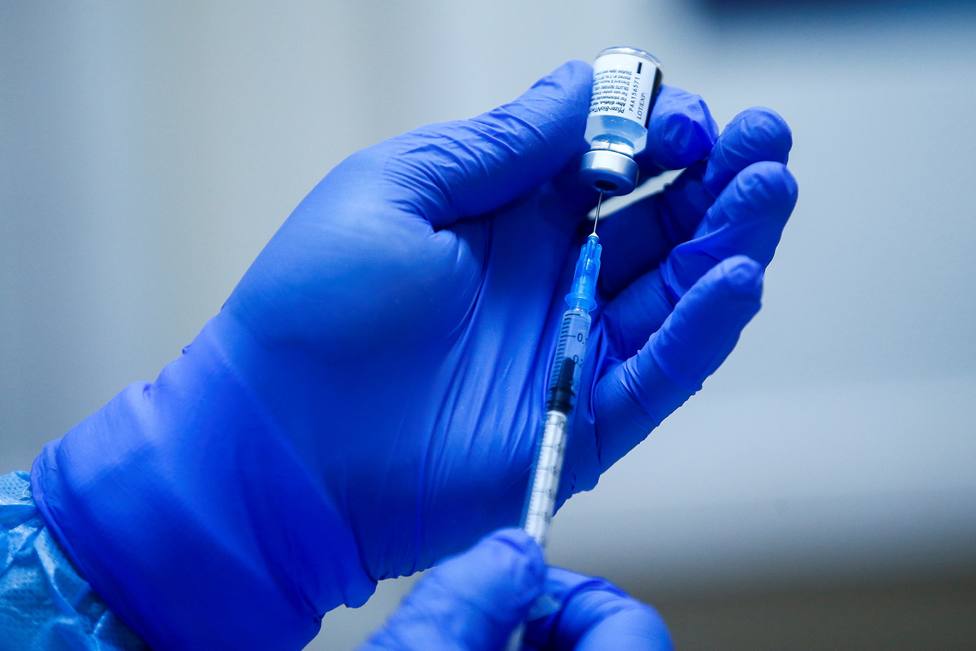 Un epidemiólogo avisa de qué les pasaría a los políticos que ya se han vacunado si no reciben la segunda dosis
