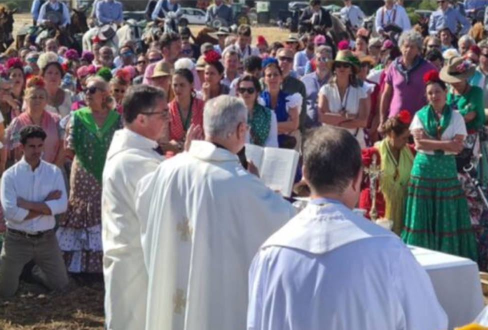 Monseñor Rico Pavés: Benditos romeros que siembran amor a la Madre de Dios a su paso peregrino