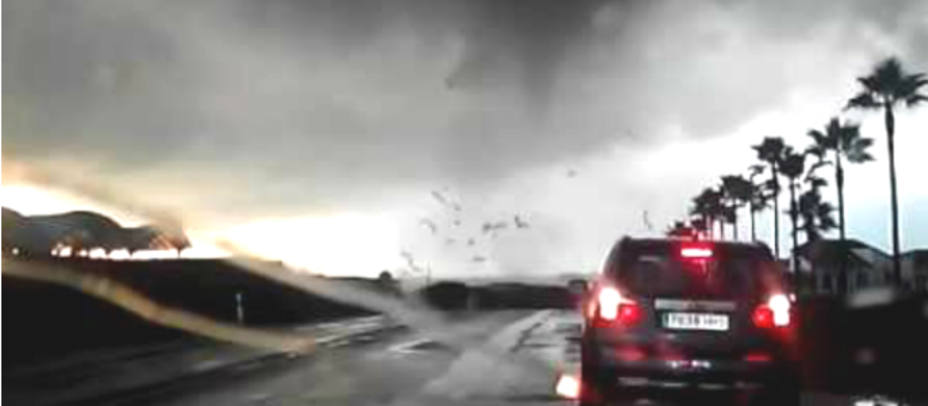 Un tornado causa destrozos en Palos de la Frontera