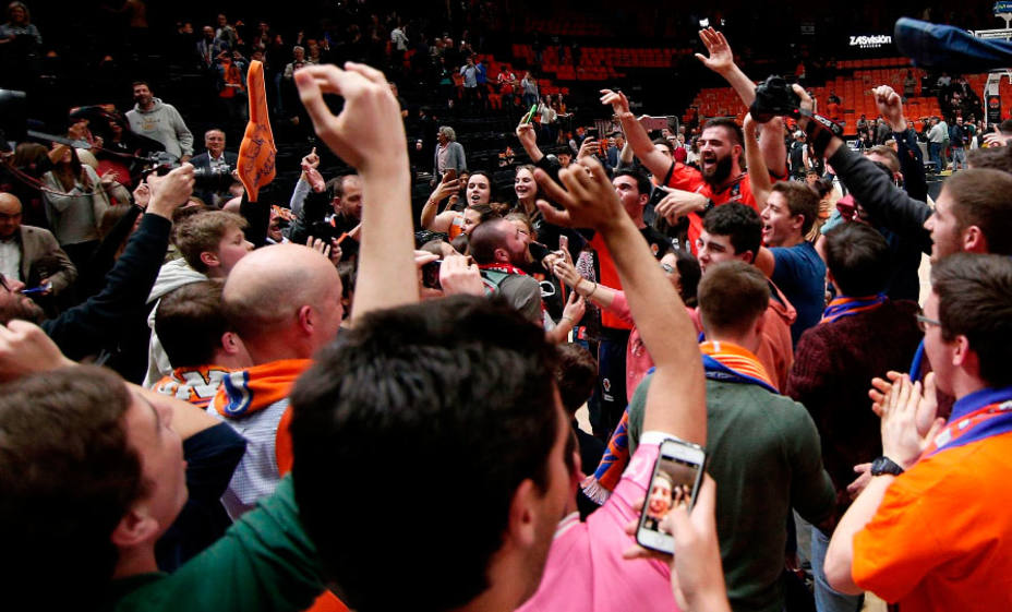 Valencia Basket celebra el pase a la final de la Eurocup