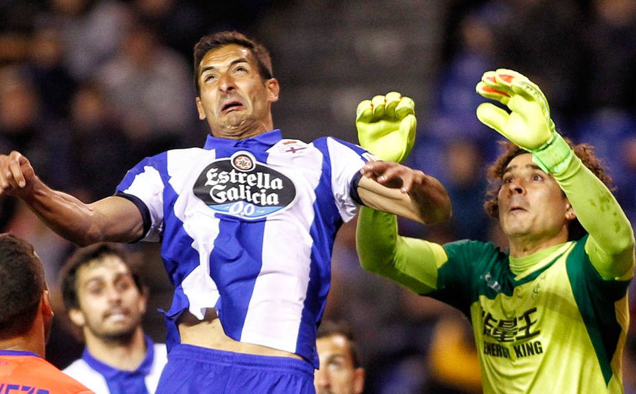 Ochoa, portero del Málaga, protagonista frente al Deportivo en Riazor (@LaLiga)