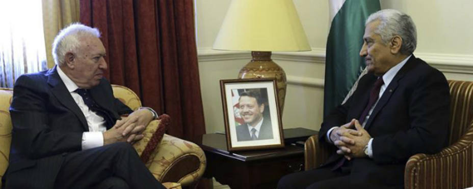 Margallo junto al primer ministro de Defensa jordano, Abdullah Ensour.EFE