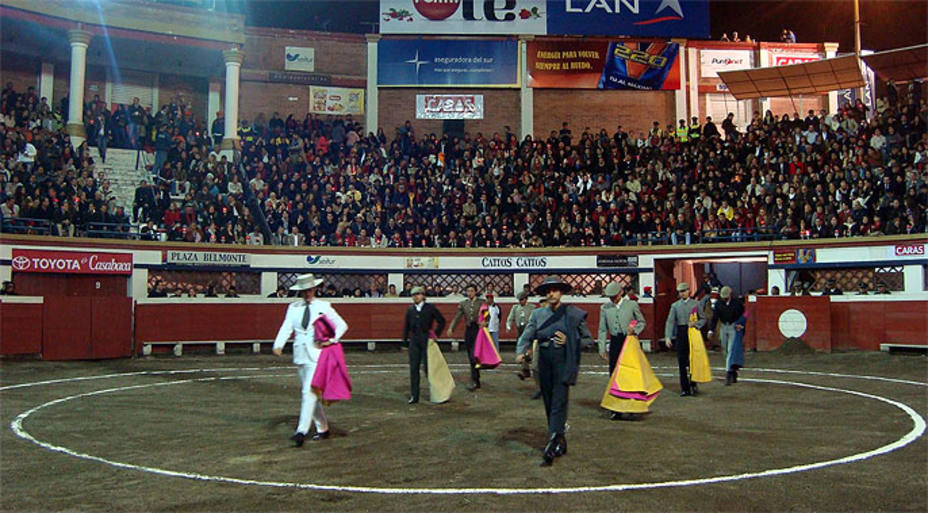 El festival nocturno, un clásico en la programación taurina de la plaza Belmonte de Quito. ARCHIVO