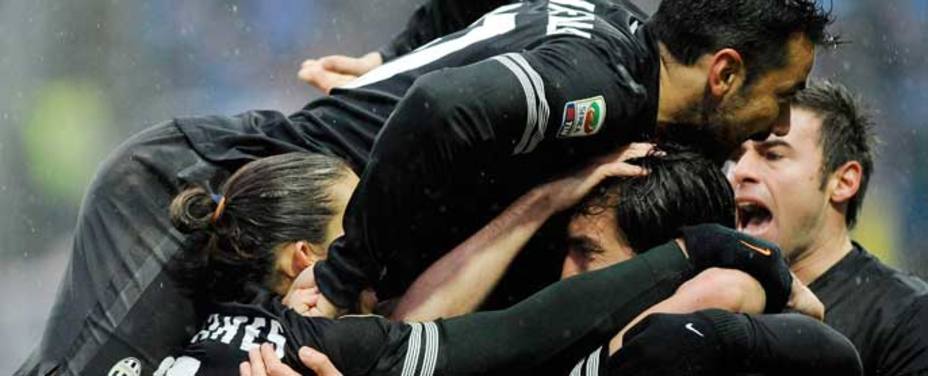 La Juventus celebra el gol de Pirlo (REUTERS)