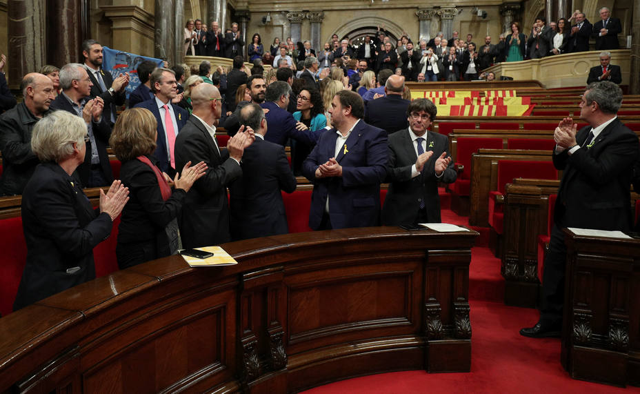 El Parlamento catalán aprueba la resolución para proclamar la independencia