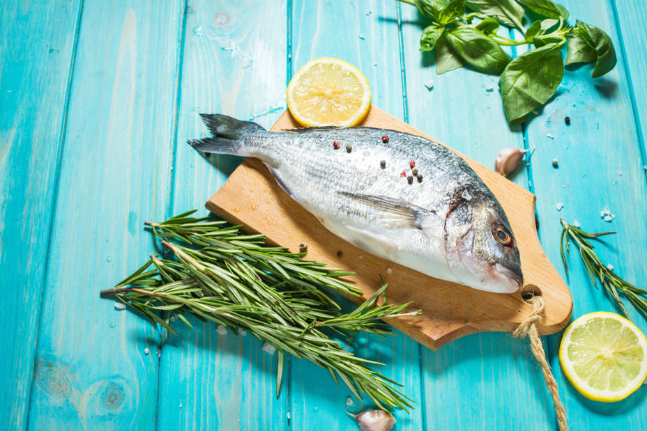 ¿Cuánto pescado azul debemos comer para cuidar nuestro corazón?
