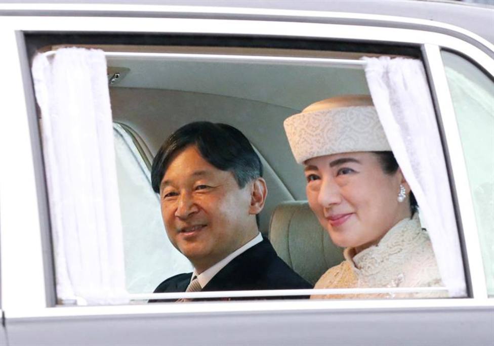 Naruhito promete seguir el curso de Akihito como emperador de Japón