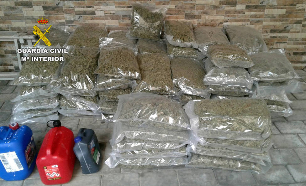 La Guardia Civil intercepta un vehículo sustraído con más de 80 kilos de marihuana