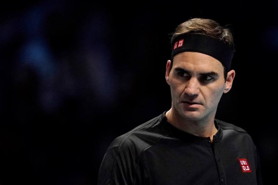 Federer vence a Djokovic y se clasifica para la siguiente ronda de la Copa Masters