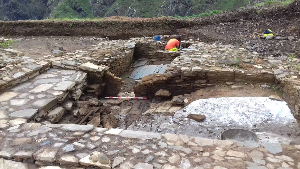 Los trabajos arqueológicos se llevan a cabo en el campo del Sarridal, Cedeira