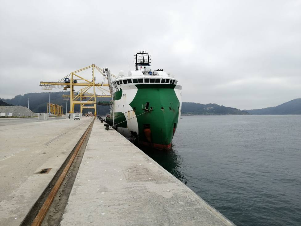El remolcador atracado en el muelle del puerto exterior - FOTO: Cedida
