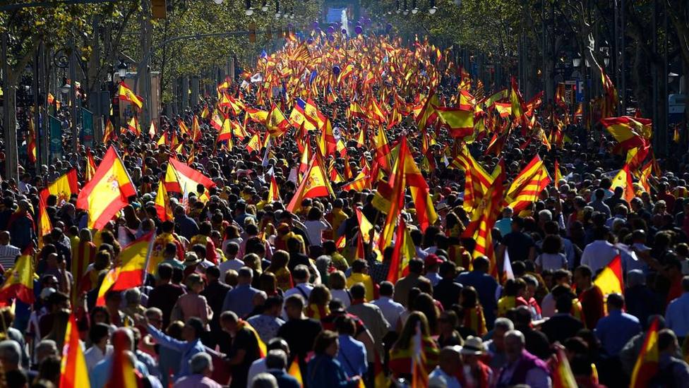 Un 65% catalanes defiende acuerdo por autogobierno y un 26% quiere referéndum