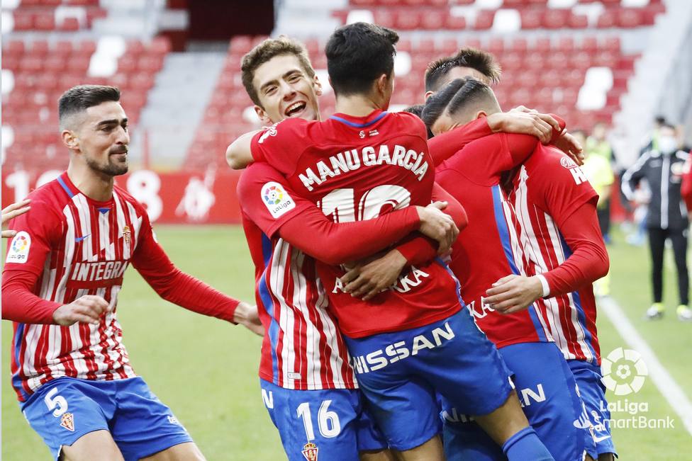 Los jugadores el Sporting celebran uno de los goles contra la Ponferradina