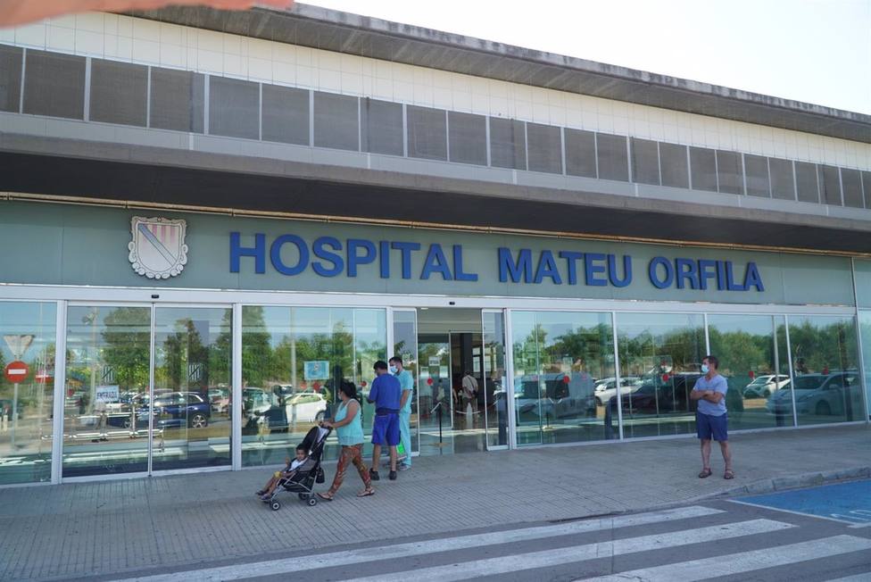 Coronavirus.- El Hospital Mateu Orfila activa el nivel 2 del plan de contingencia al tener tres pacientes en la UCI