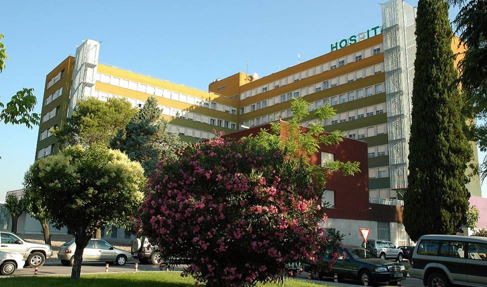 CORONAVIRUS | Andalucía baja 99 hospitalizados hasta 1.285 y siguen los pacientes en UCI en 346