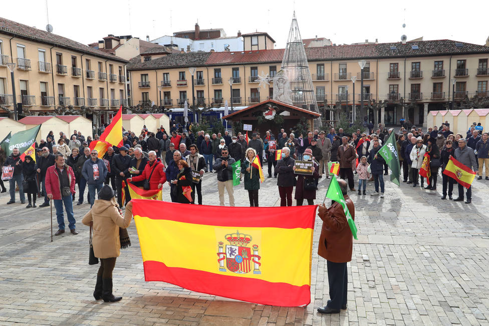 Concentraciones de Vox para exigir la dimisión del Gobierno de España y la convocatoria de elecciones