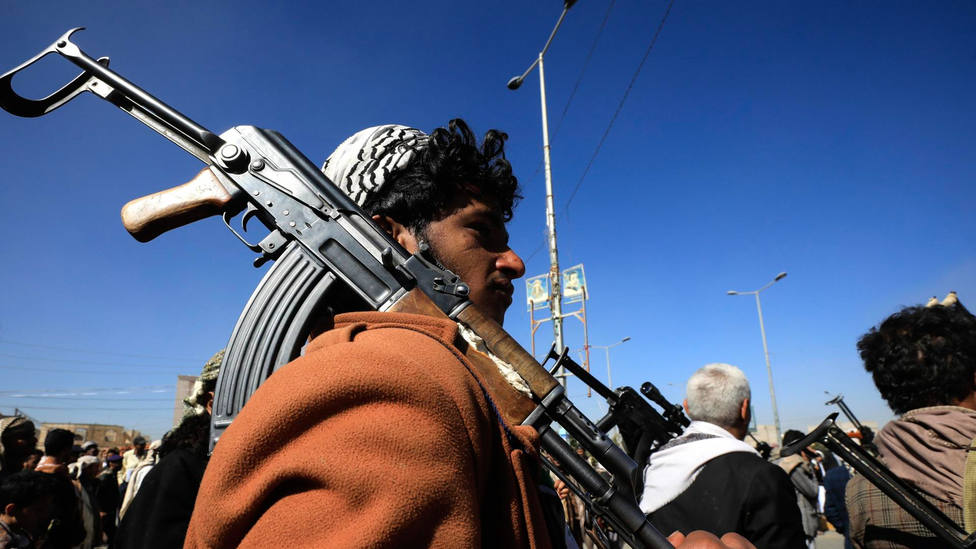 Hutíes de Yemen con armas