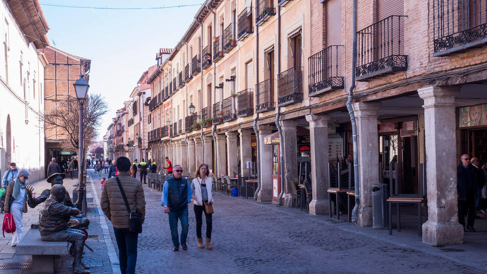 Visita en familia Alcalá de Henares y alucina por lo que le dice una desconocida en plena calle