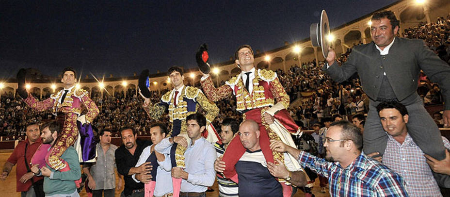 Garrido, López Simón, El Juli y el mayoral de Daniel Ruiz, a hombros este jueves en Albacete. EFE