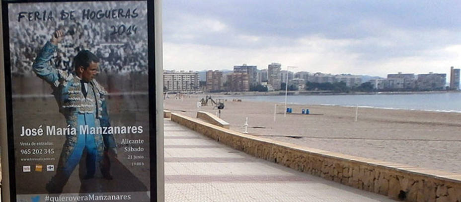 Marquesina publicitaria en Alicante con José María Manzanares como protagonista
