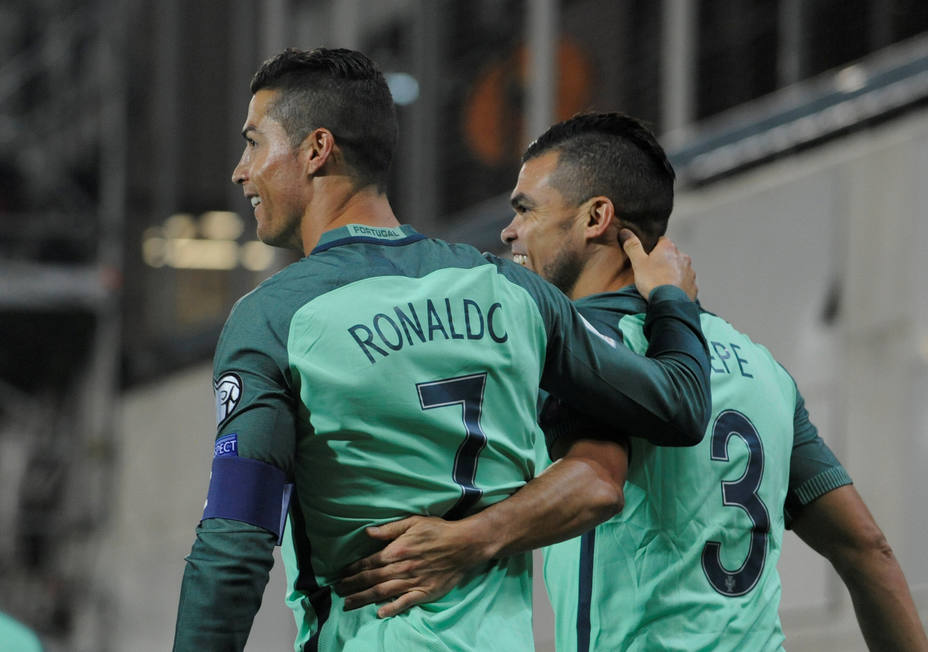 Cristiano Ronaldo rescata a Portugal