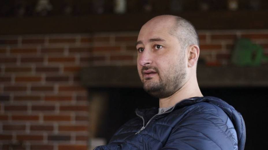Ucrania dice que el periodista ruso Bábchenko está vivo