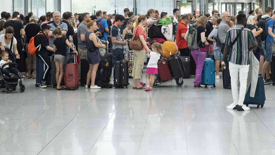 Un fallo de seguridad en el aeropuerto de Múnich atrapa a miles de españoles
