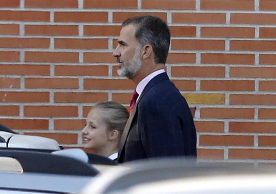 Felipe VI y la Princesa Leonor a su llegada al colegio Santa María de los Rosales