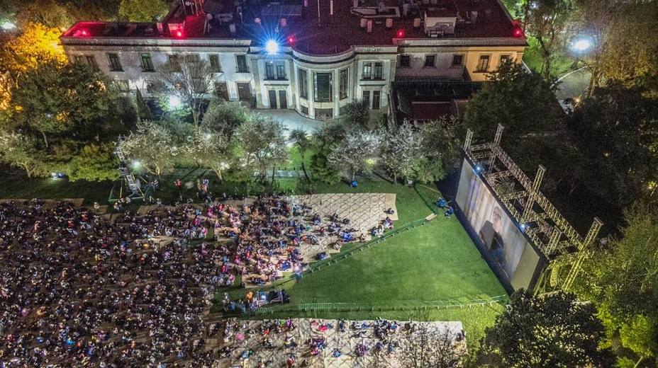 La residencia presidencial de Los Pinos estrena su nuevo rol con la proyección de Roma, de Alfonso Cuarón