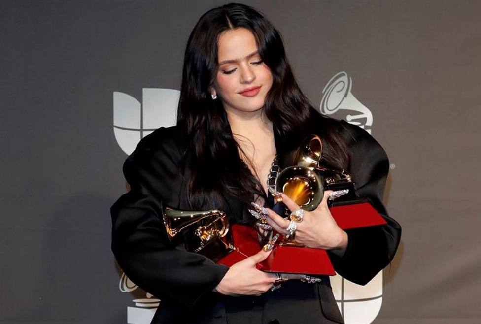Rosalía cautiva al mundo y arrasa en los premios Grammy Latino