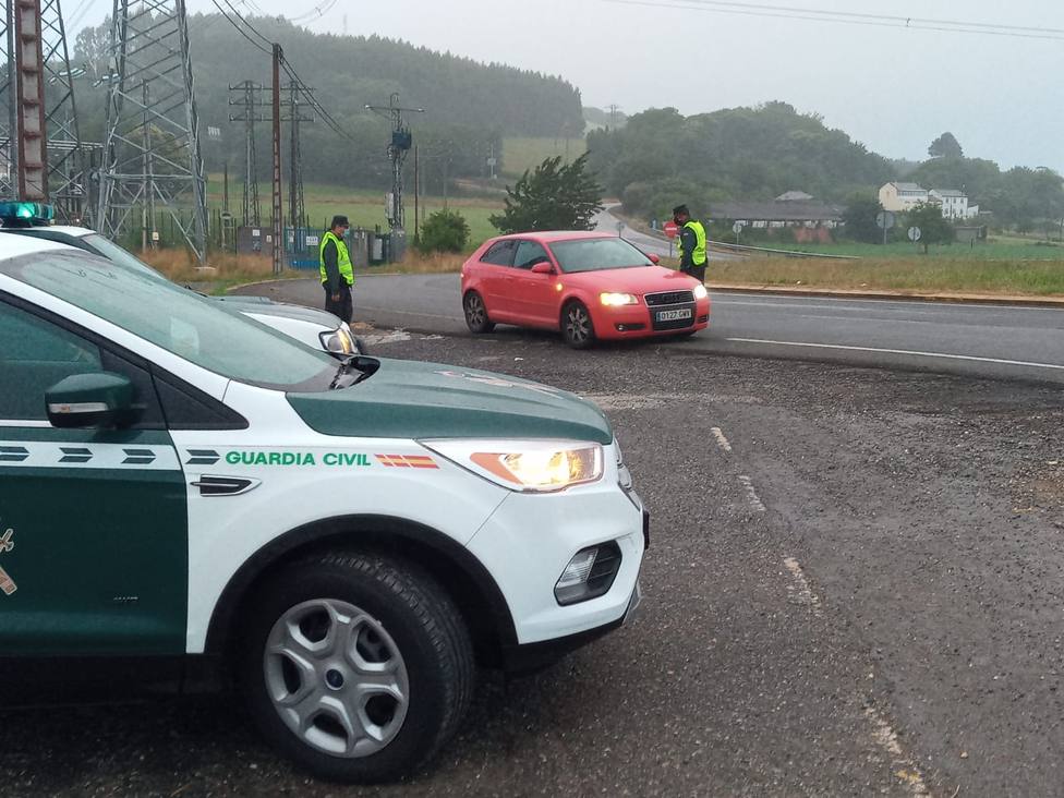 La Guardia Civil desplaza A Mariña al GRS de Pontevedra y a la unidad de helicópteros
