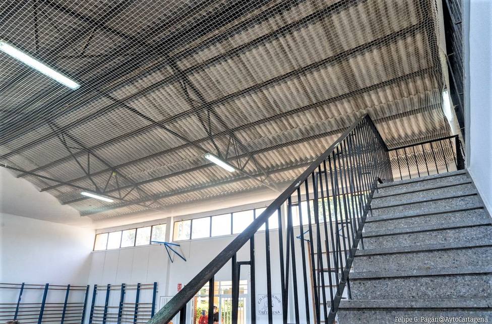 El Ayuntamiento de Cartagena adelanta la retirada de techos con amianto en los colegios