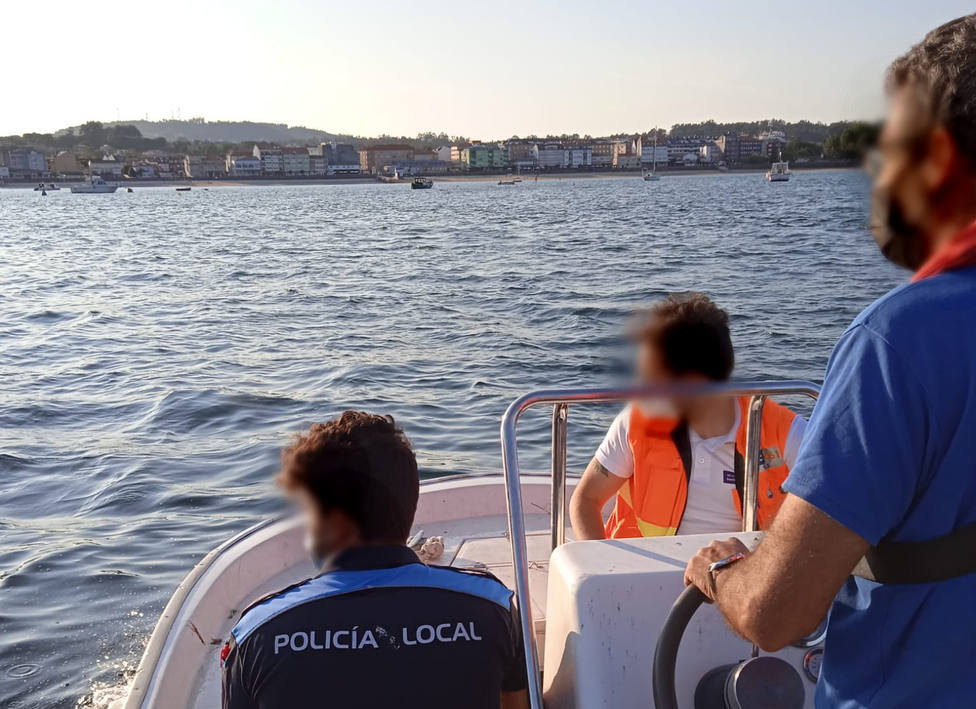Operativo de rescate por del joven - FOTO: Policía Local de Ares