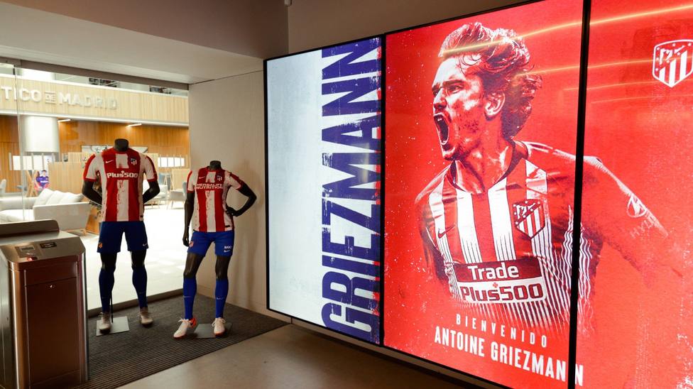 La nueva camiseta del Atlético de Madrid con el nombre de Griezmann (@Atleti)