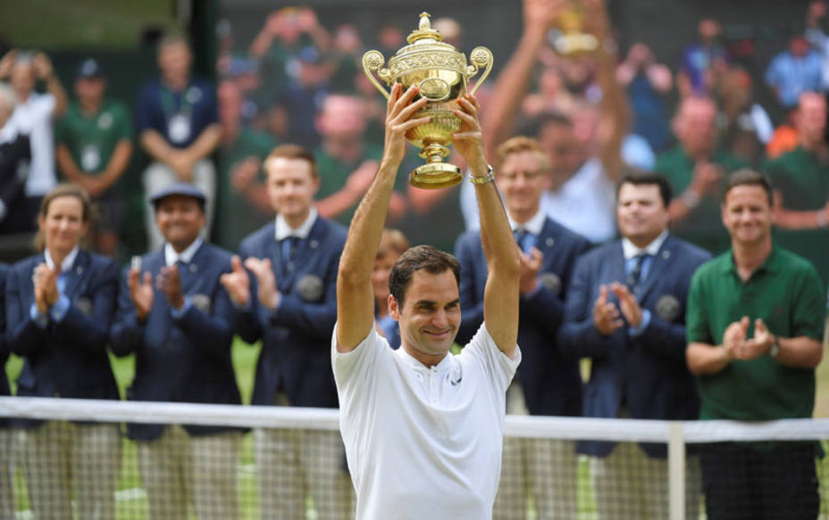 Roger Federer levanta el título de Wimbledon