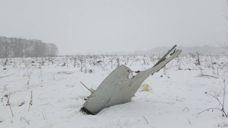 Se estrella un avión con 71 personas a bordo a las afueras de Moscú