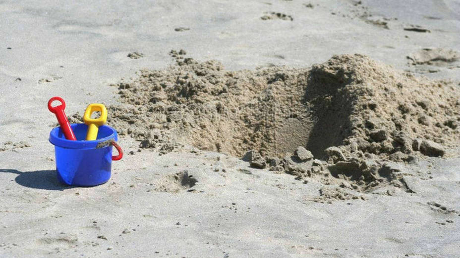 Un joven muere ahogado en el hoyo que cavó en la arena de la playa