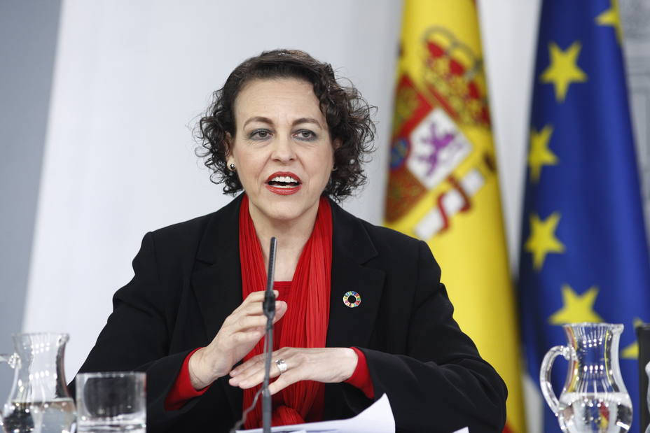 La ministra Valerio reconoce que se ha abandonado el tren de Extremadura