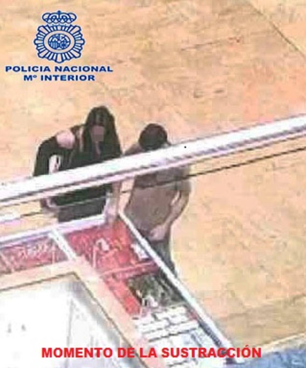 La Policía Nacional detiene a una pareja de Calahorra por sustraer 161 colgantes y 9 cadenas de plata
