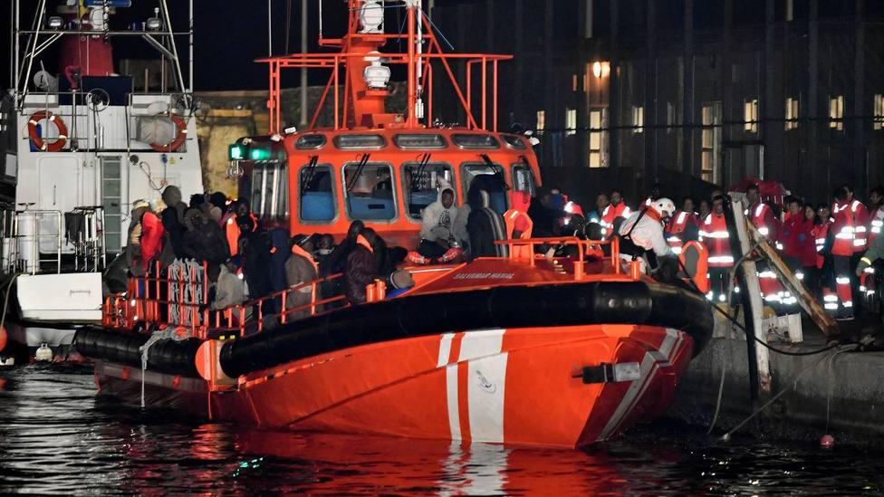 Salvamento Marítimo rescata a 56 inmigrantes y los traslada al Puerto de Motril